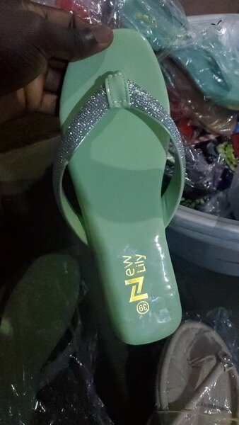 Tongs élégants en strass