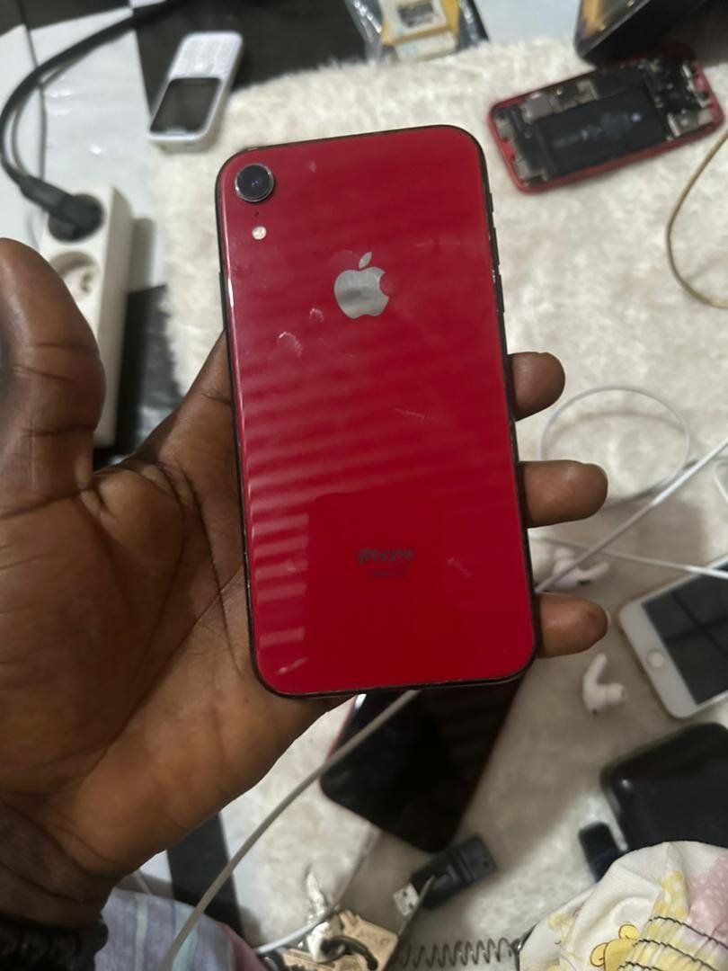 iPhone XR 128G tout passe propreprix: 100.000