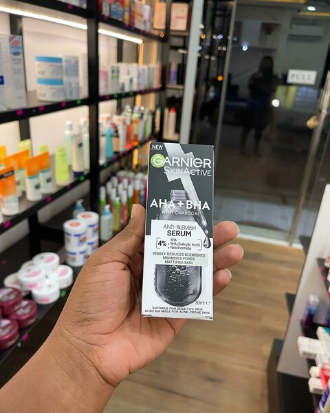 Garnier Pure Active AHA + BHA Charcoal Anti-Blemish Serum