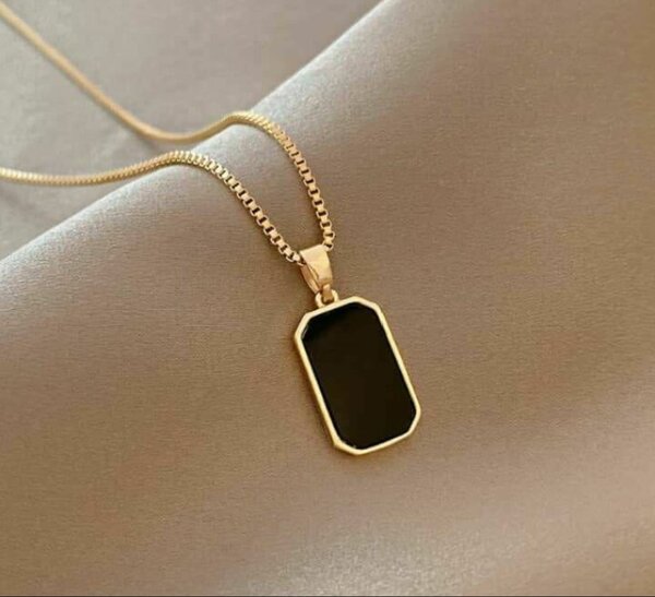 Collier pendentif doré élégant