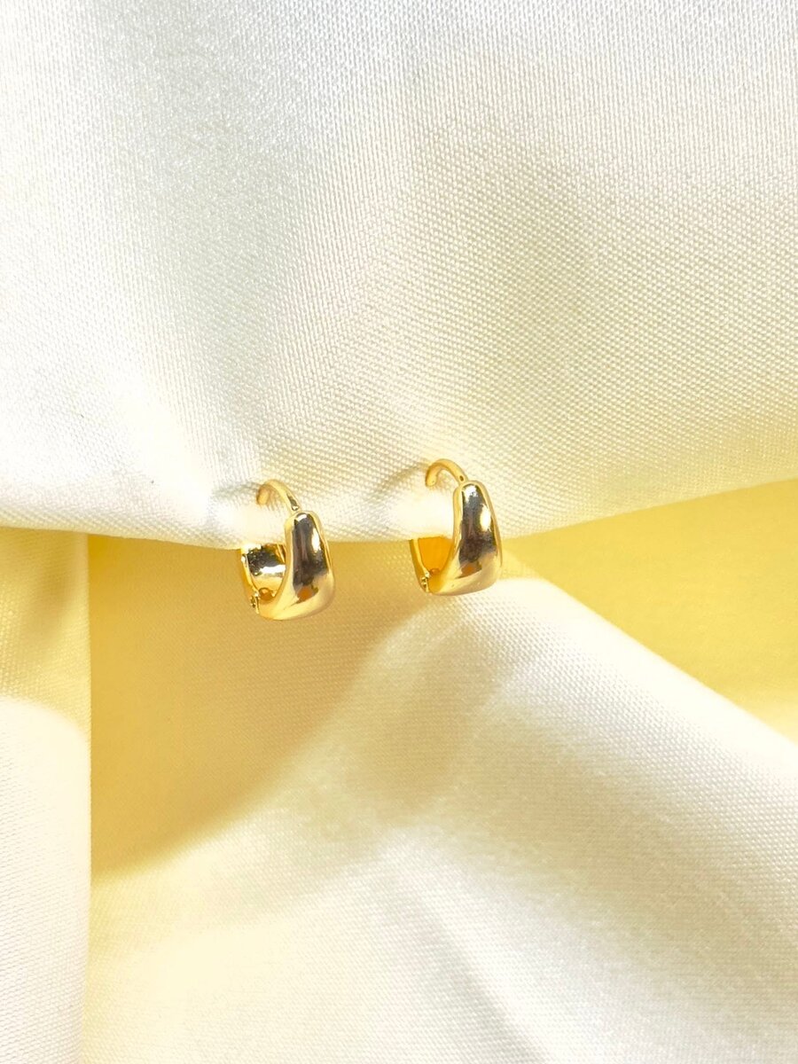 Boucles d'oreilles dorées élégantes