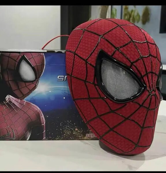 Masque de super-héros réaliste