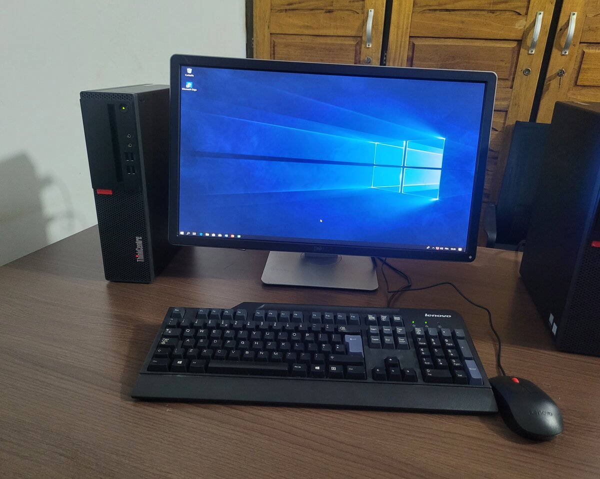 Ordinateurs de bureau Lenovo ThinkCentre