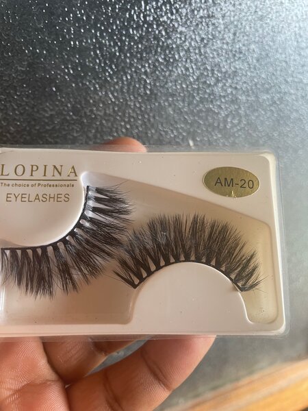 Faux cils volumineux