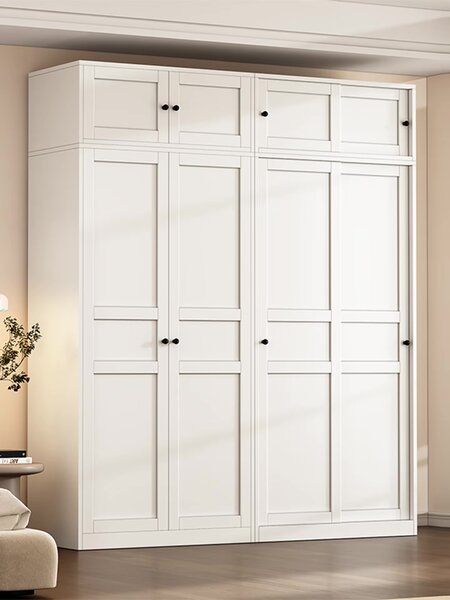 Armoire blanche spacieuse moderne