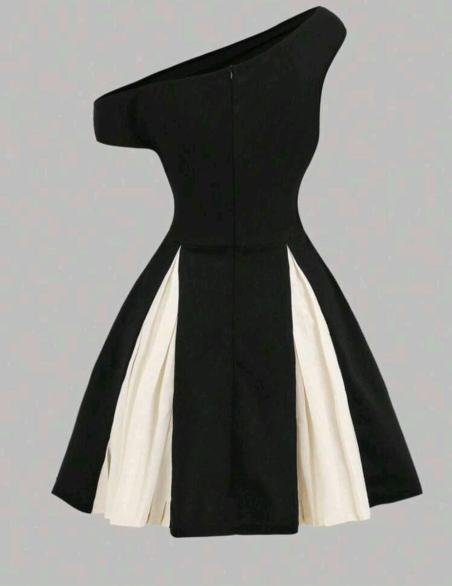 Robe Épaules Asymétriques