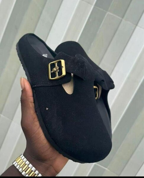 Sandales en daim à boucle élégante