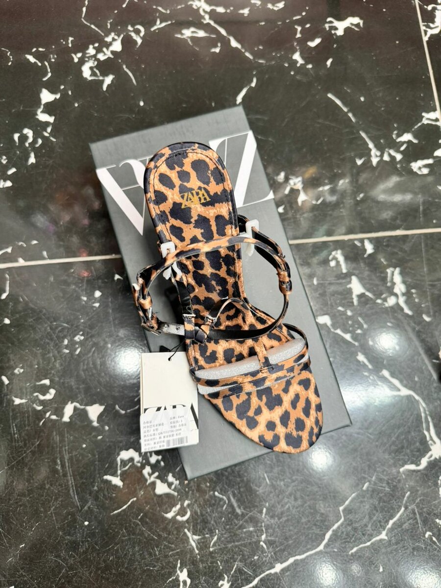 Sandales à talons léopard