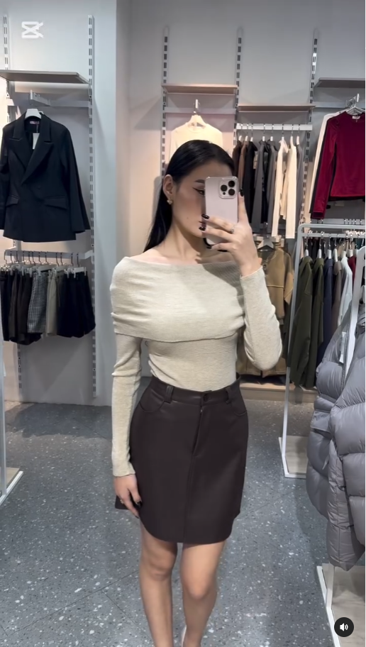 Кофточка с открытыми плечами