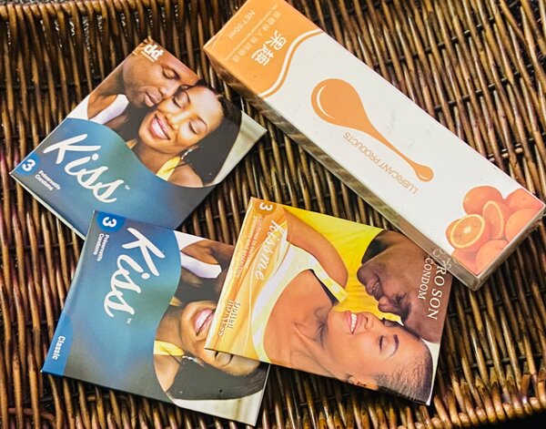 9 préservatifs + 1 lubrifiant