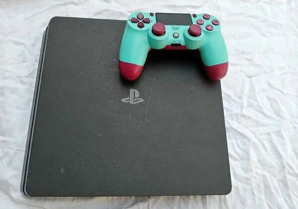 Console PS4 Slim + Manette