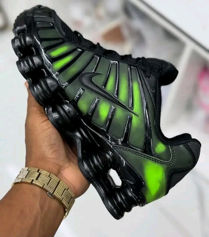 Baskets élégantes noires et vertes
