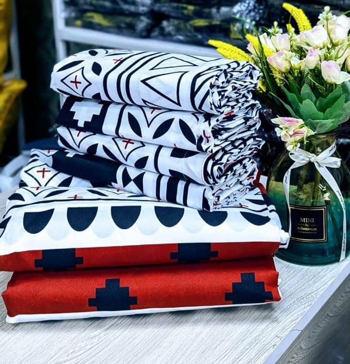 set includes 2 flat sheets and 4 pillowcases