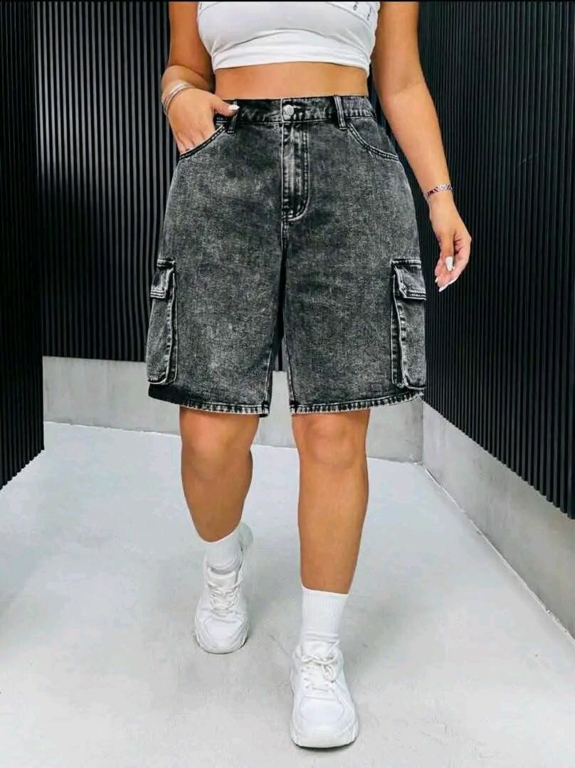 Shorts cargo en denim noir