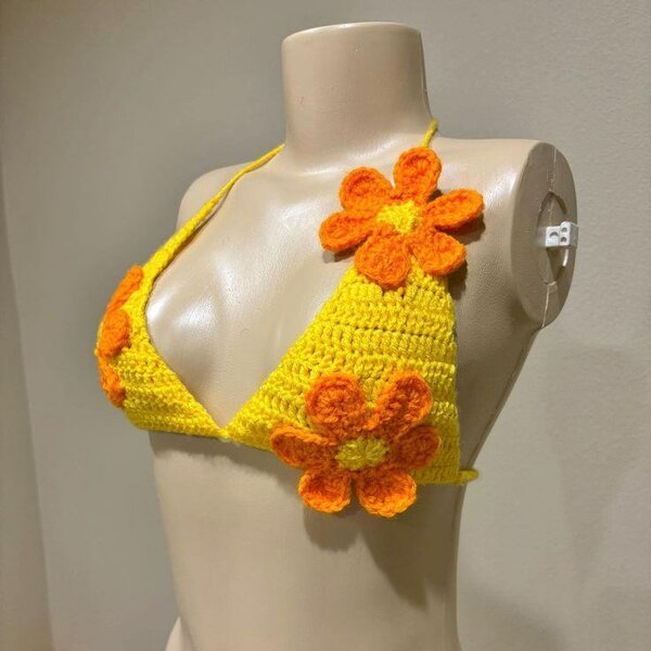 Bikini crochet floral