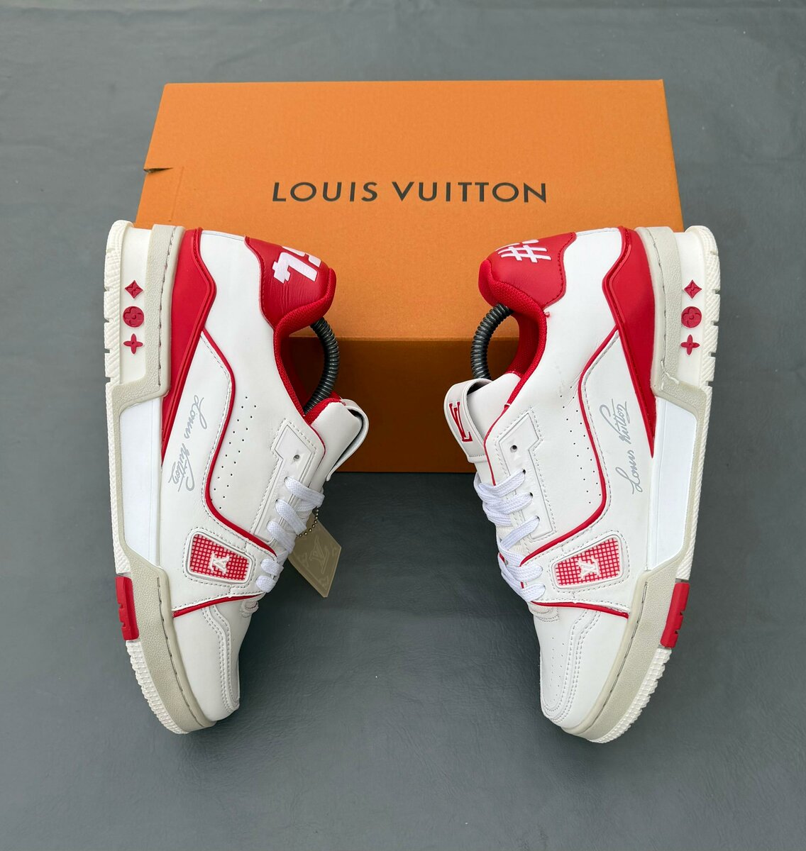 Baskets Louis Vuitton blanches et rouges