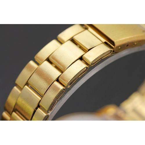 Montre dorée élégante