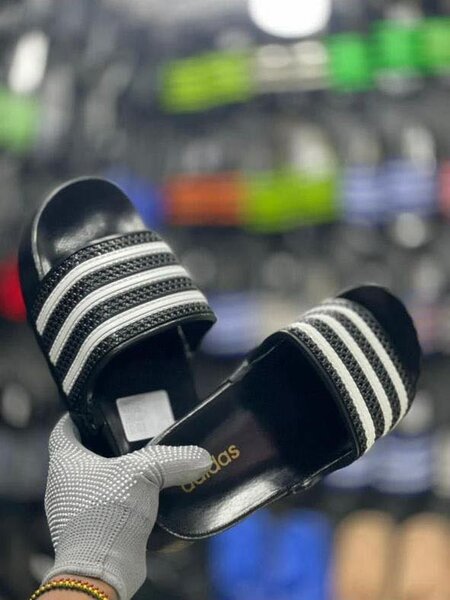ADIDAS SLIDES