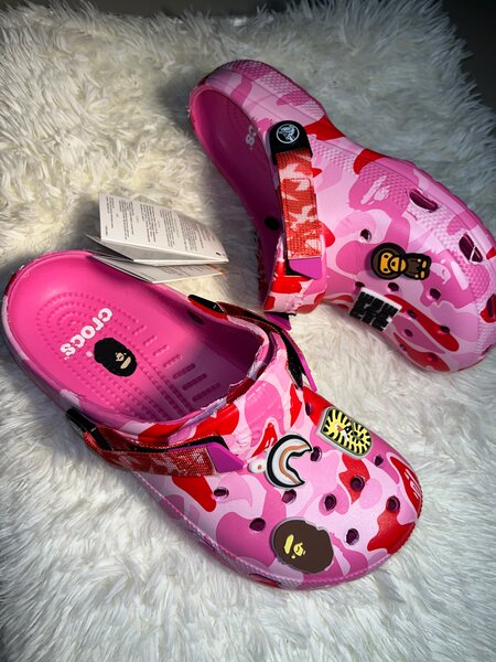 Crocs BAPE rose