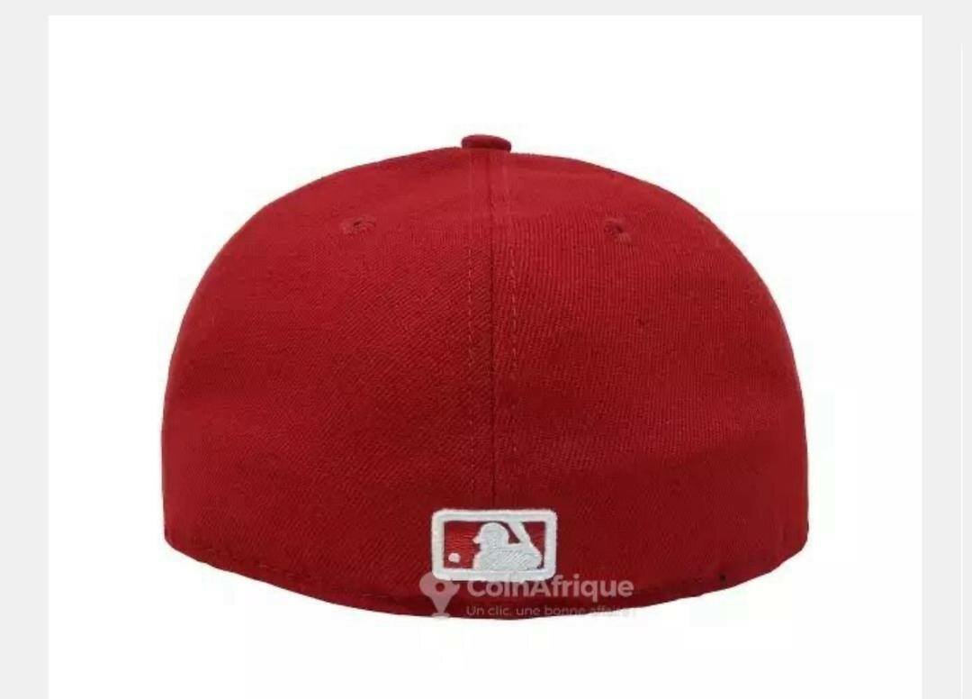 Casquette rouge style sportif