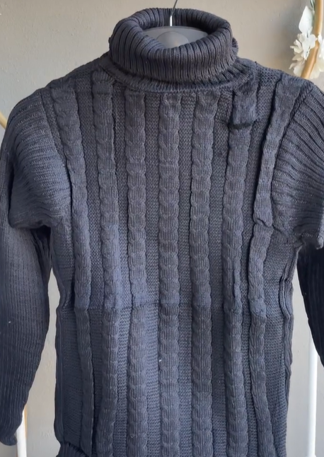 Cable knit turtle neck
