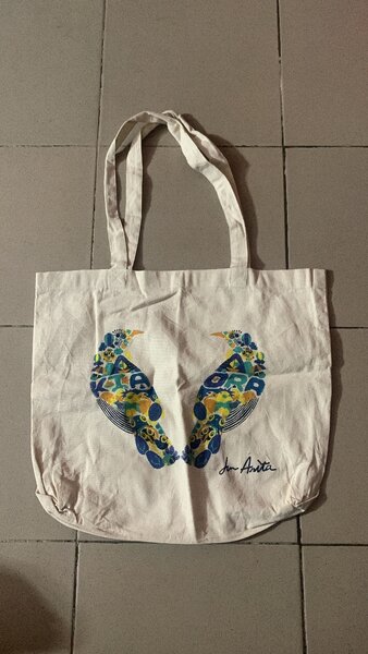Tote bag