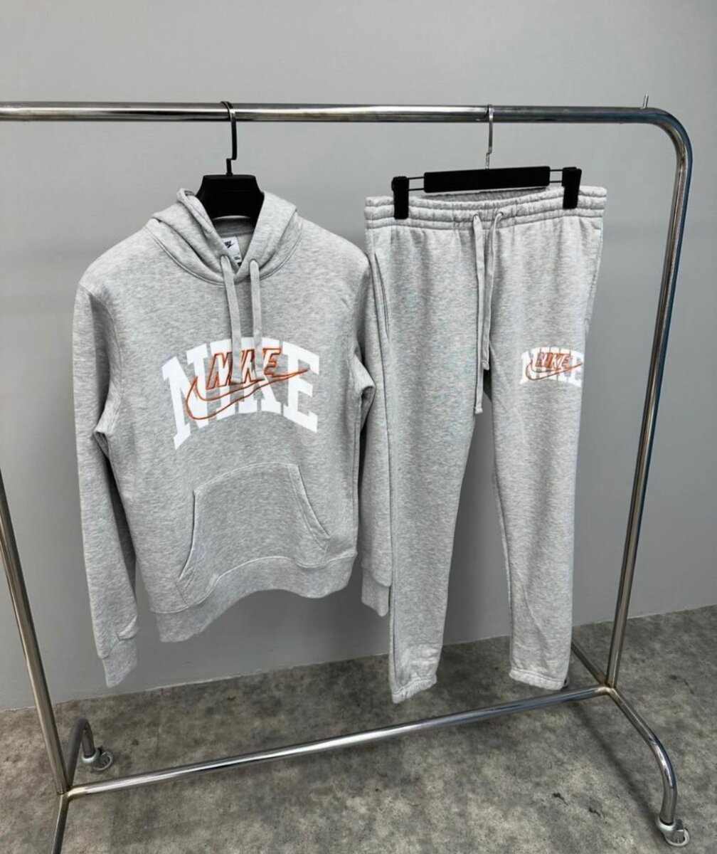 Survêtement Nike homme moderne