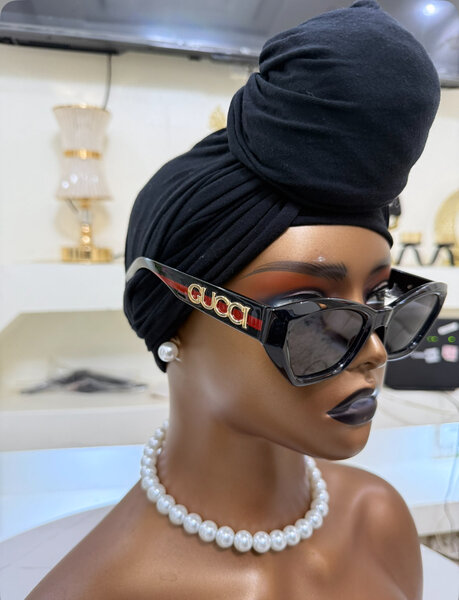 Lunettes de soleil stylisées