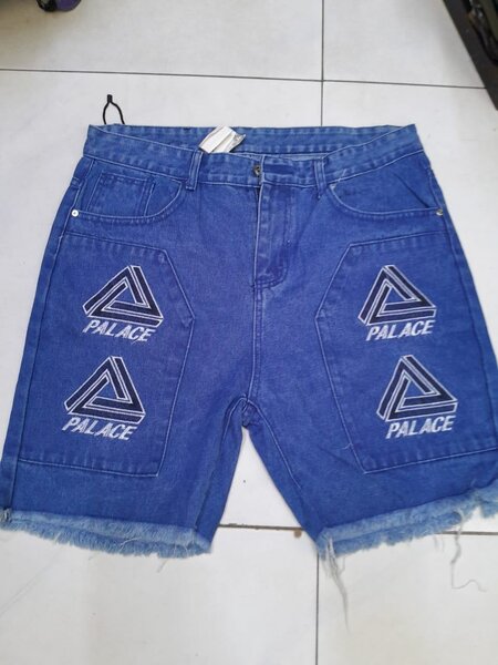 Shorts en jean déchiré tendance