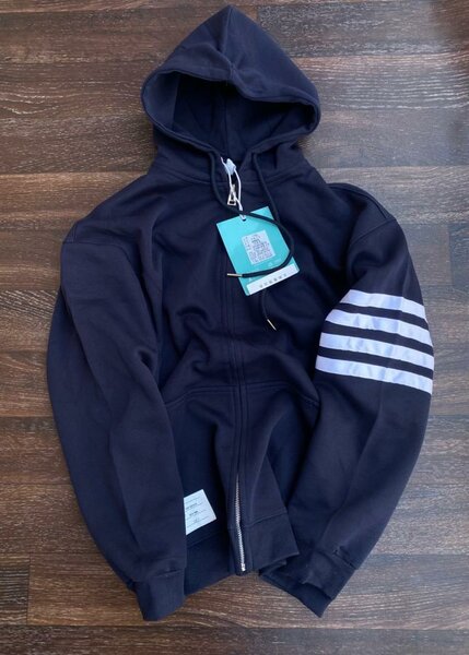 Pull over à capuche tendance