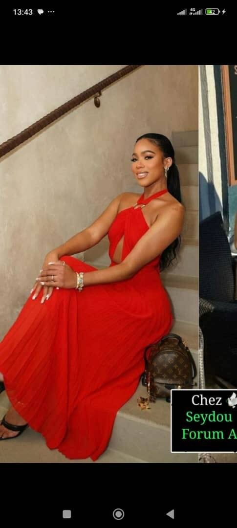 Robe élégante plissée