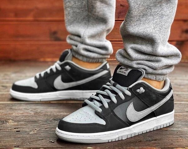 Baskets Nike noires et grises