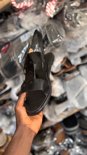 Sandales en cuir noir homme