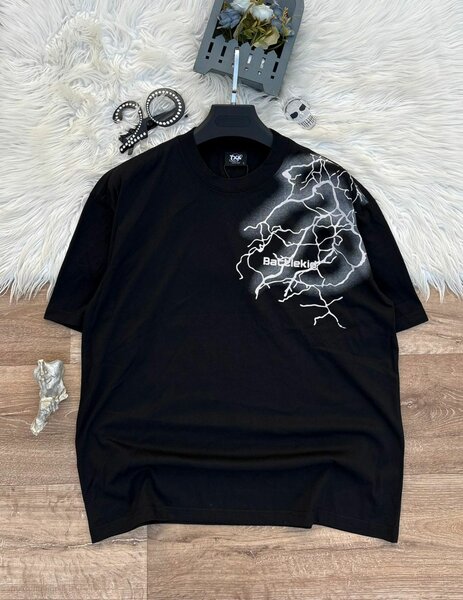 T-shirt noir éclair tendance