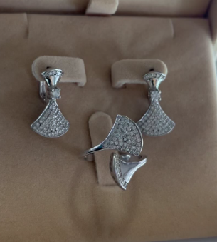 Роскошный комплект из чистого серебра 925 пробы•