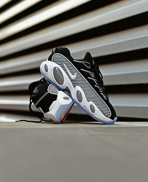 Basket Nike nocta dans carton