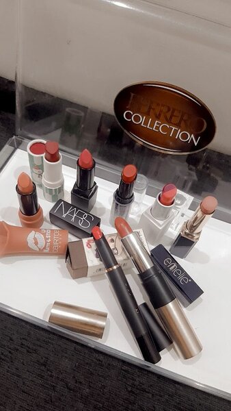 brañded lipstick,