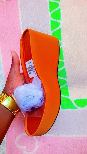 Sandales compensées colorées