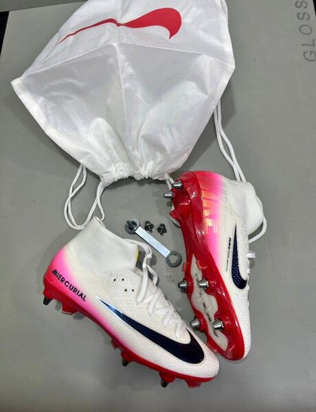 Chaussures Nike Mercurial Football