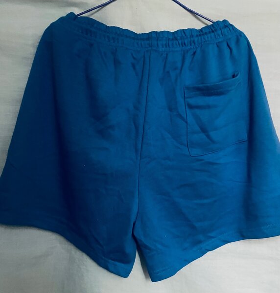 Shorts bleus 1977 stylés