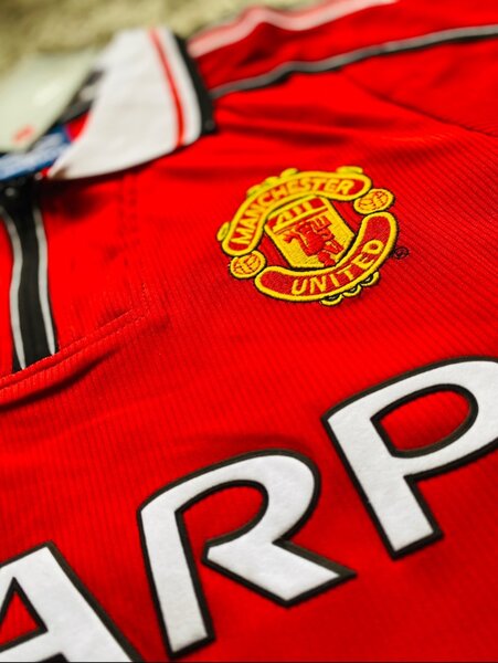 Manchester United 98/99 Umbro home kit