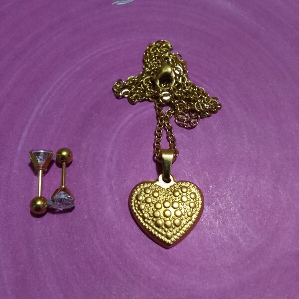 Collier et Clous d'Oreilles en Or