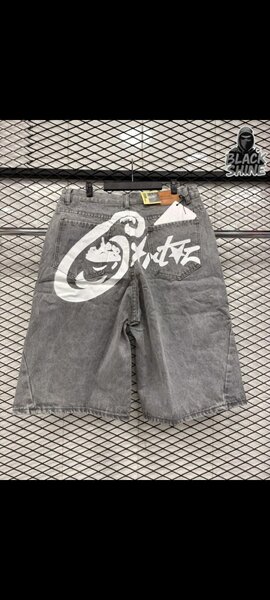 Bermuda en jean graffiti