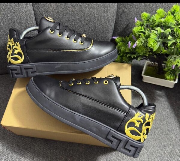 Baskets noires brodées