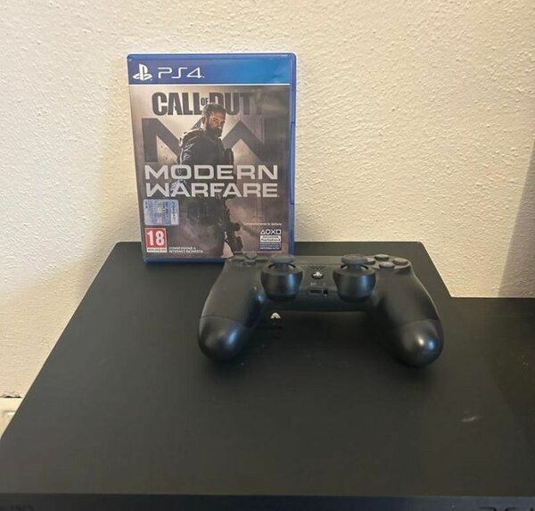 Manette PS4 et Call of Duty Modern Warfare