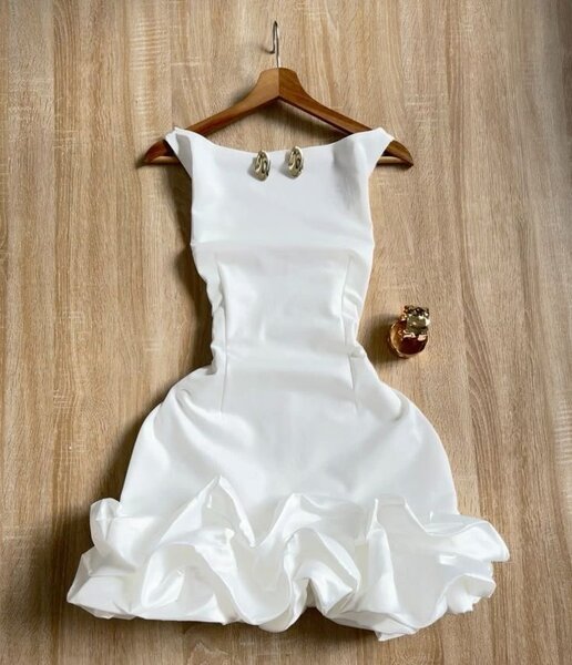 Robe élégante à volants