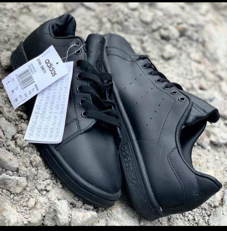 Sneakers en cuir noir élégant