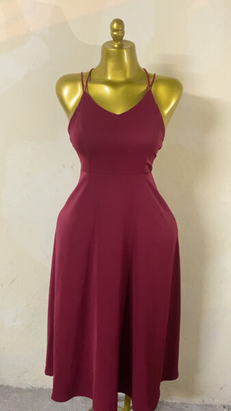 Robe élégante bordeaux