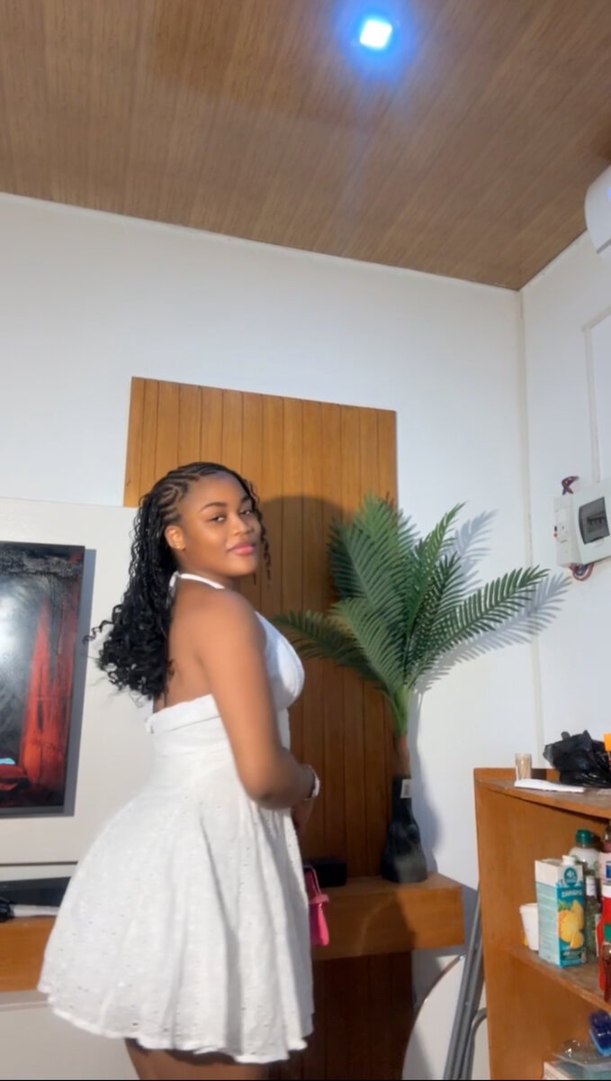 Robe d'été blanche élégante