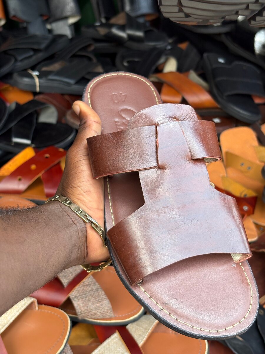 Sandales en cuir marron